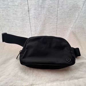 LULULEMON EVERYWHERE BELT BAG